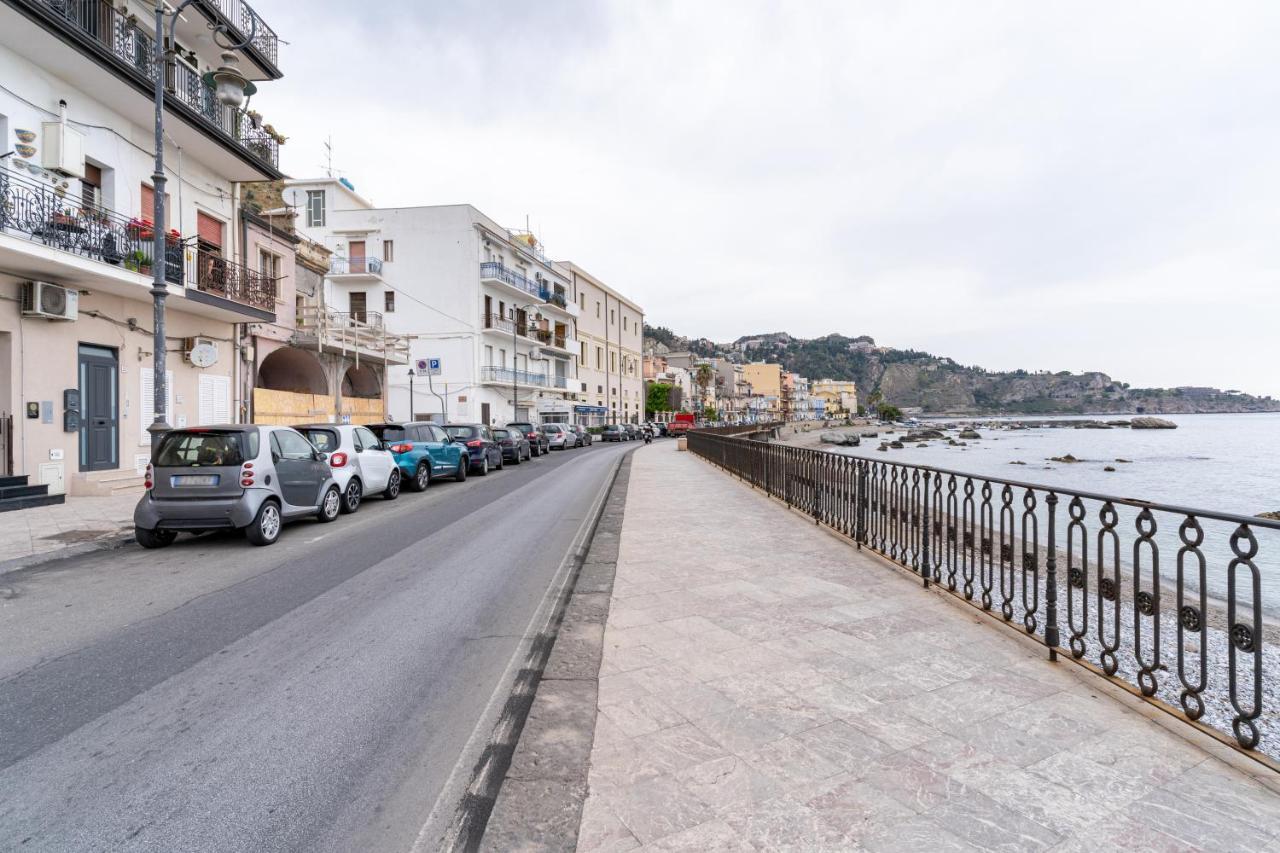 Giardini Naxos Lovely Flat In Front Of The Beach Exteriör bild