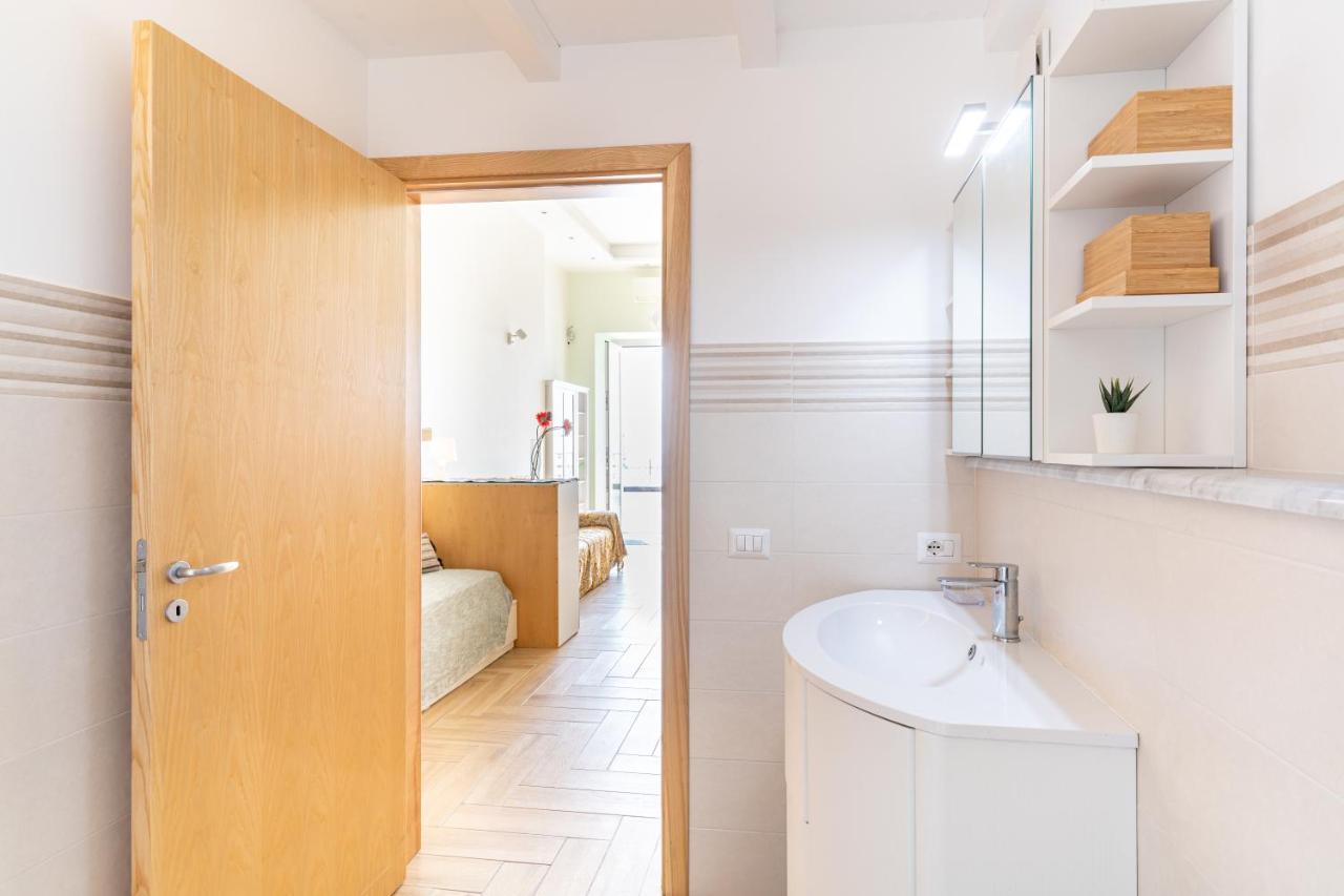 Giardini Naxos Lovely Flat In Front Of The Beach Exteriör bild